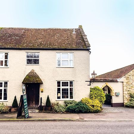 The Half Moon Inn And Country Lodge 예오빌 외부 사진