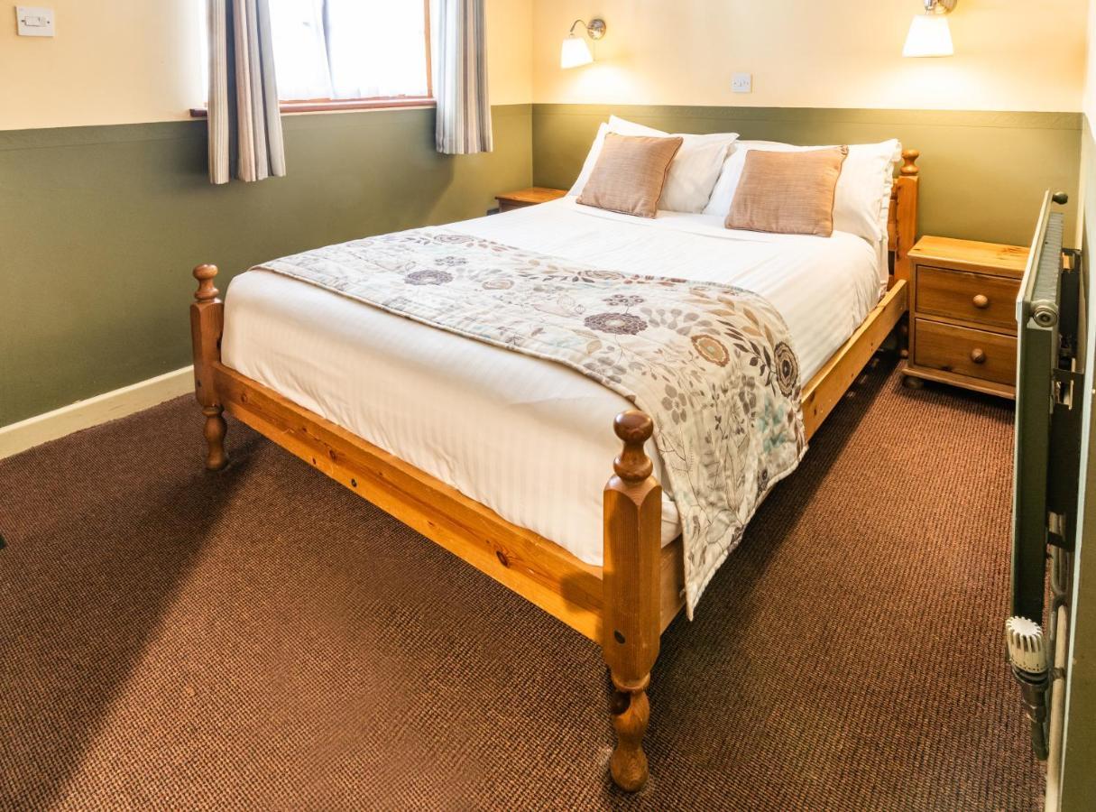 The Half Moon Inn And Country Lodge 예오빌 외부 사진