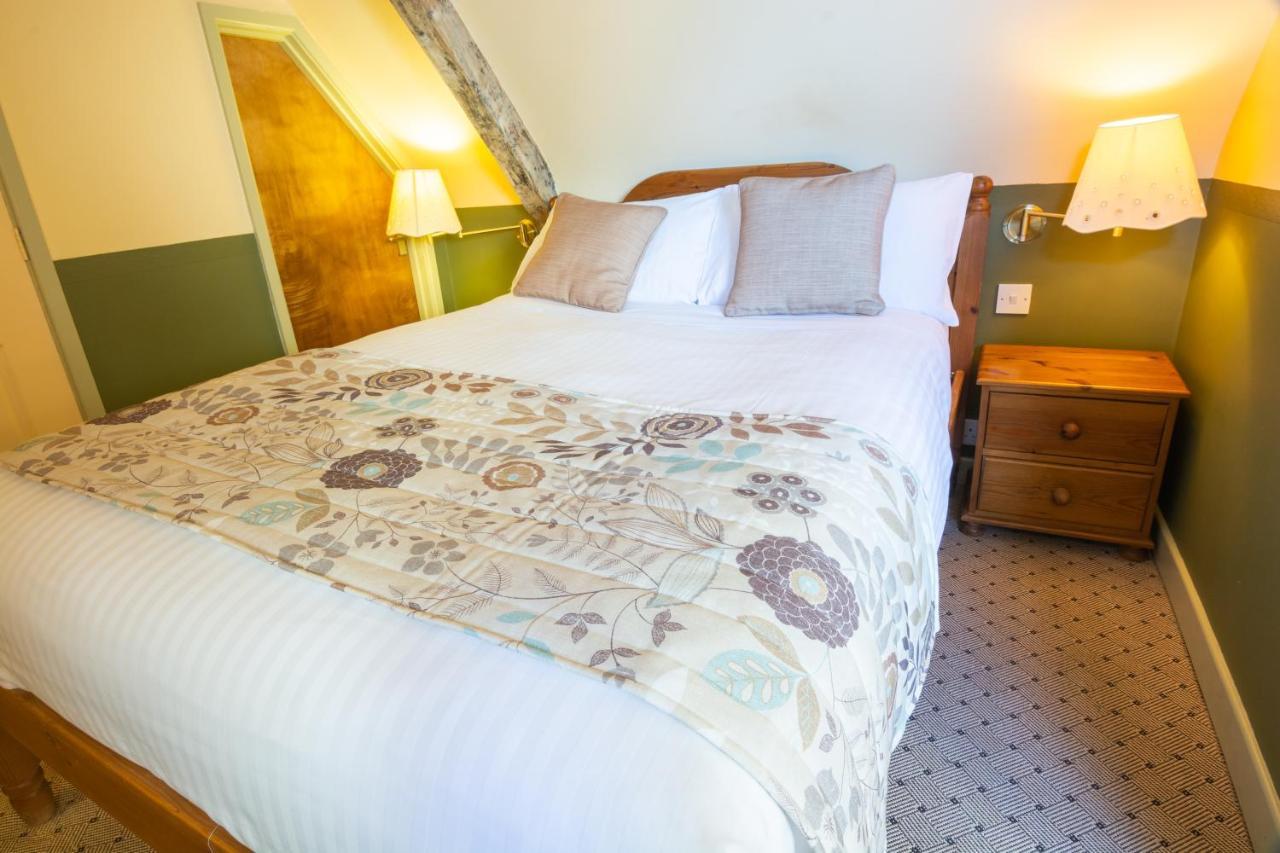 The Half Moon Inn And Country Lodge 예오빌 외부 사진
