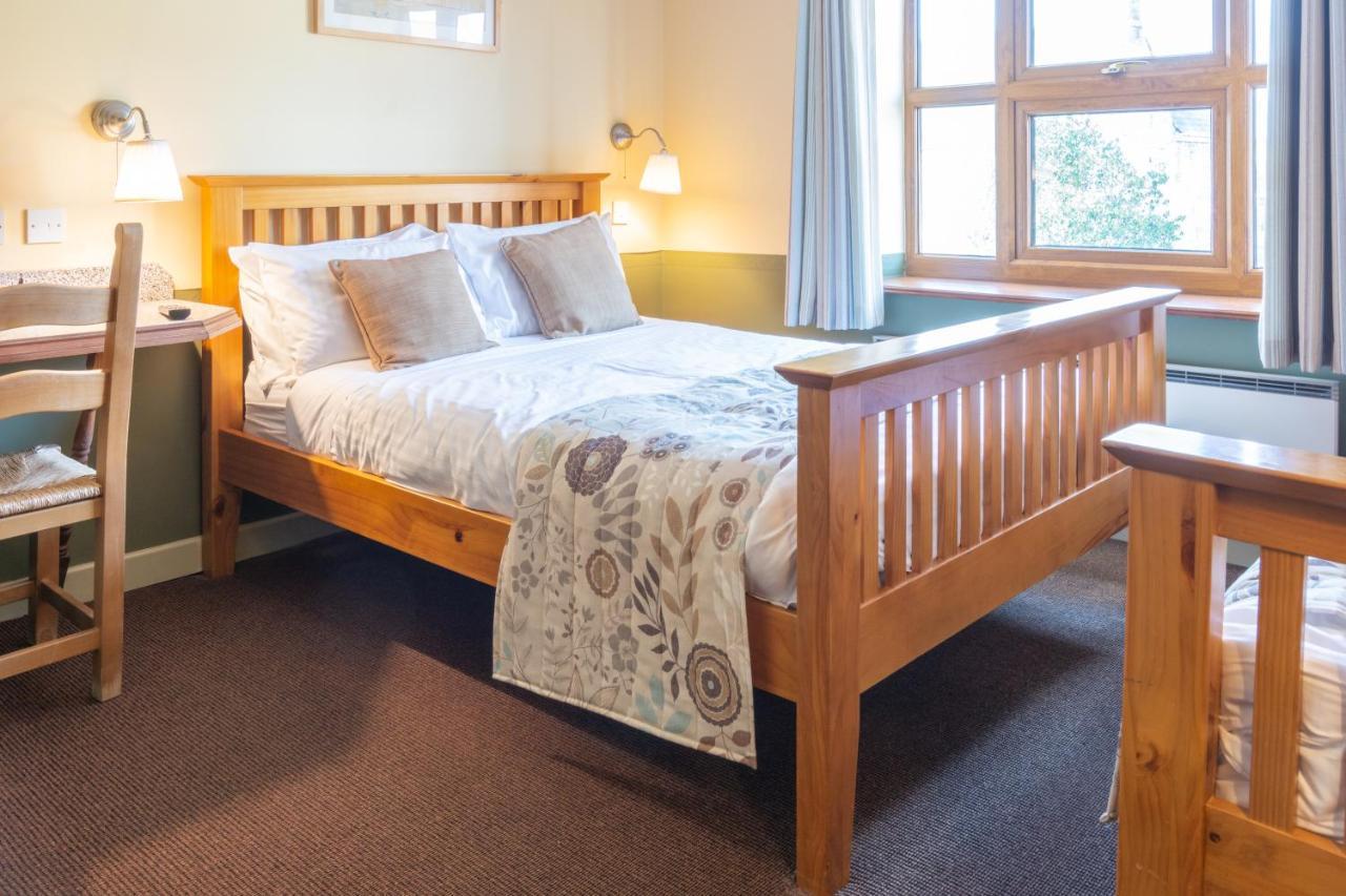 The Half Moon Inn And Country Lodge 예오빌 외부 사진