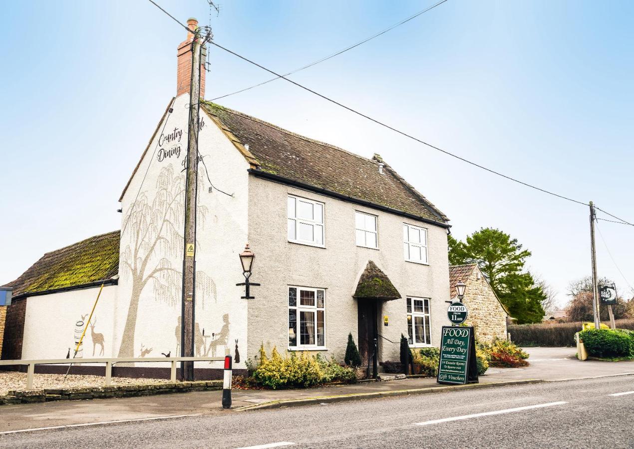 The Half Moon Inn And Country Lodge 예오빌 외부 사진