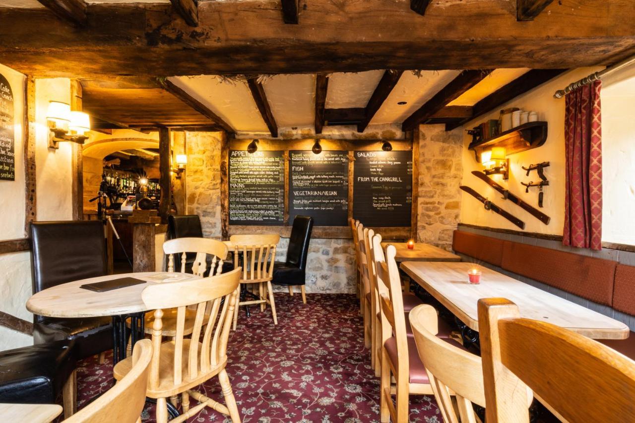 The Half Moon Inn And Country Lodge 예오빌 외부 사진